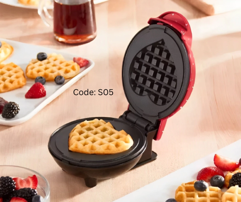 4 Inch Mini Waffle Maker - Gallery 2